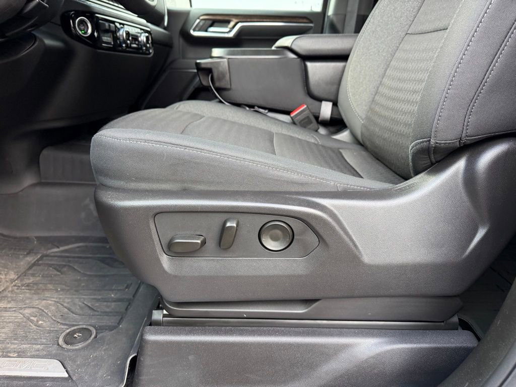 Used 2024 GMC Sierra 1500 Elevation w/ LPO, Elevation Black Package AWD/4WD image 18