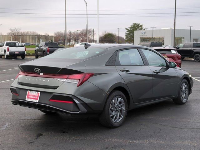 Used 2024 Hyundai Elantra SEL image 5
