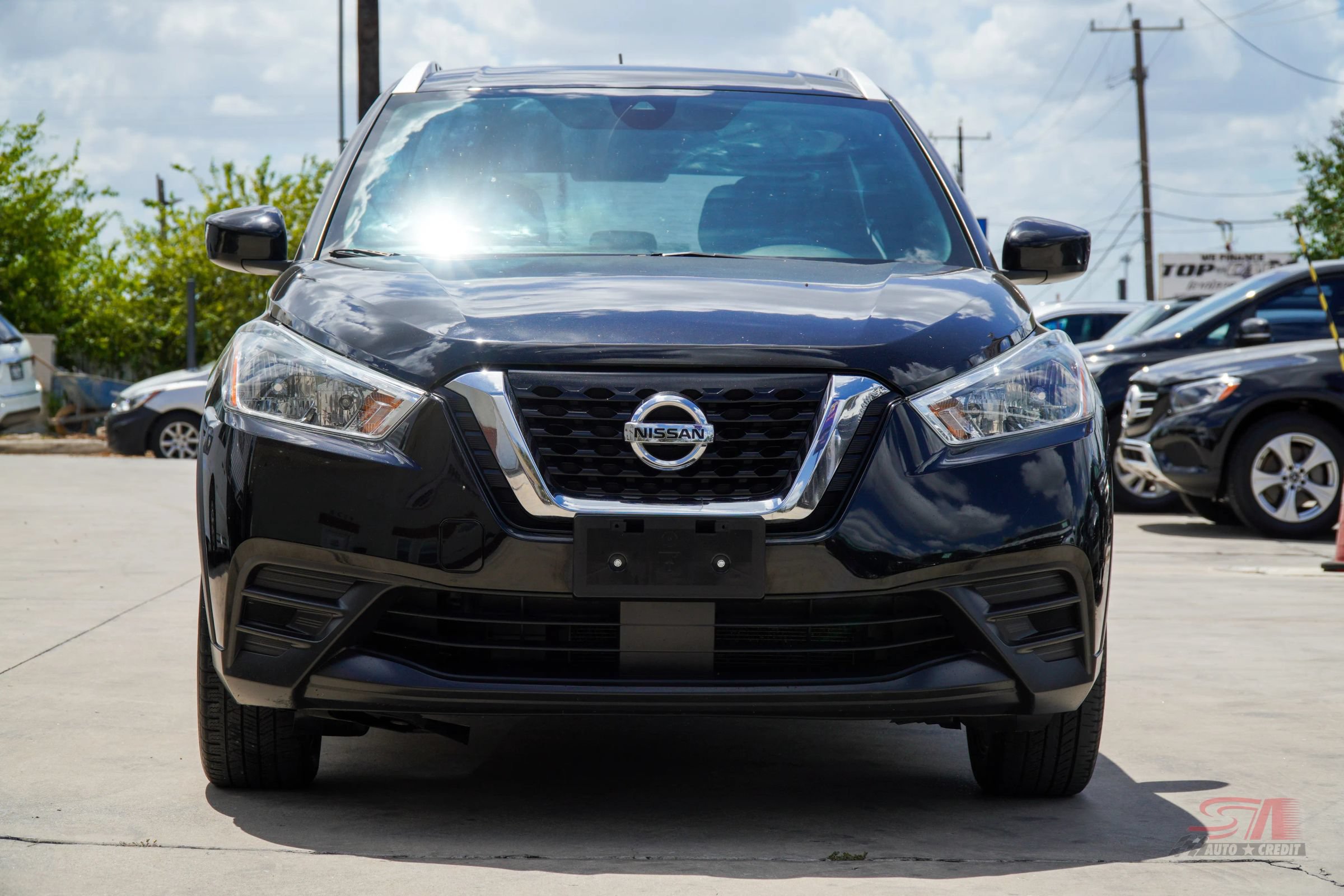 Used 2020 Nissan Kicks SV FWD image 2