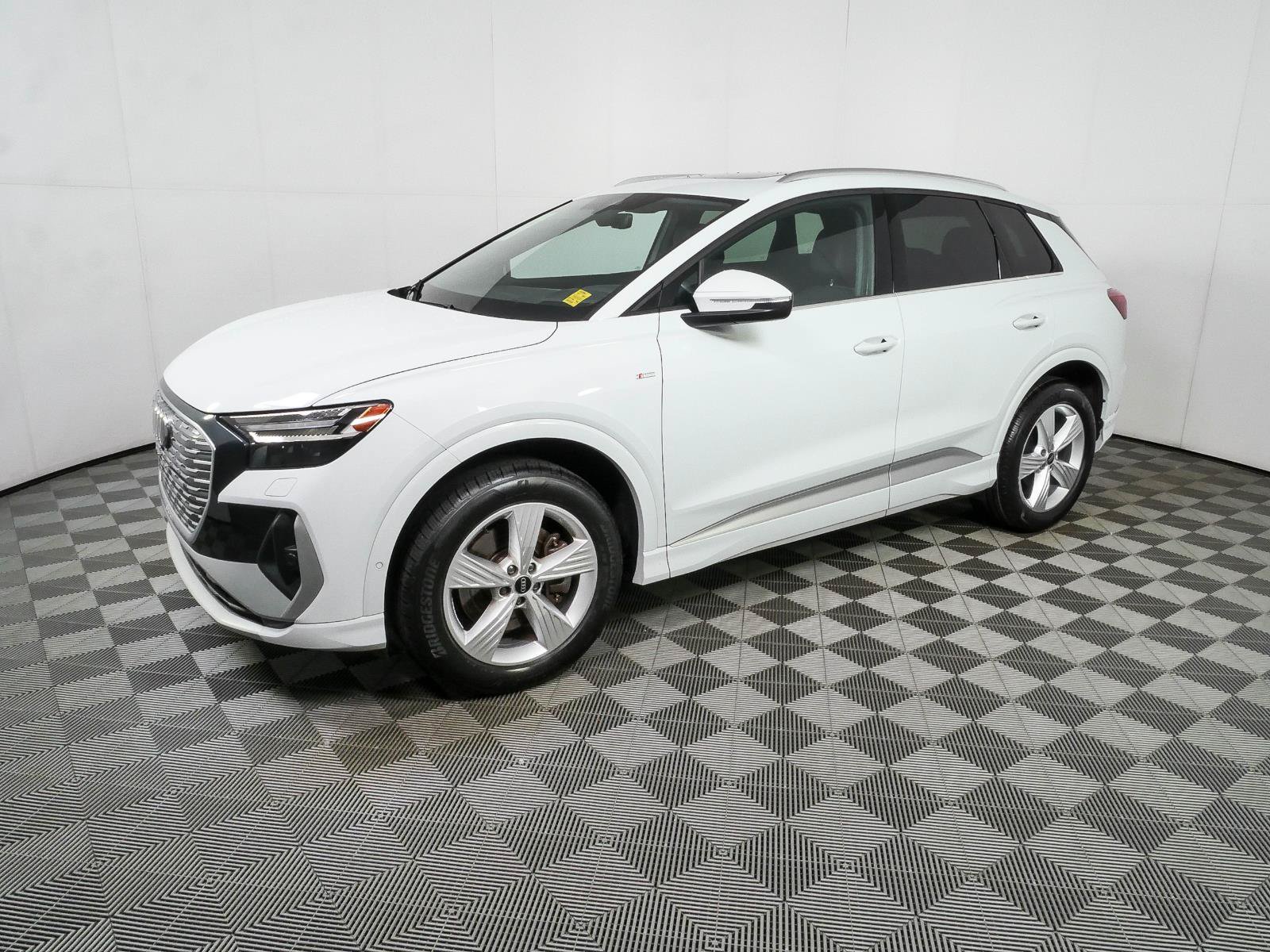 Used 2023 Audi Q4 e-tron Prestige AWD/4WD image 27
