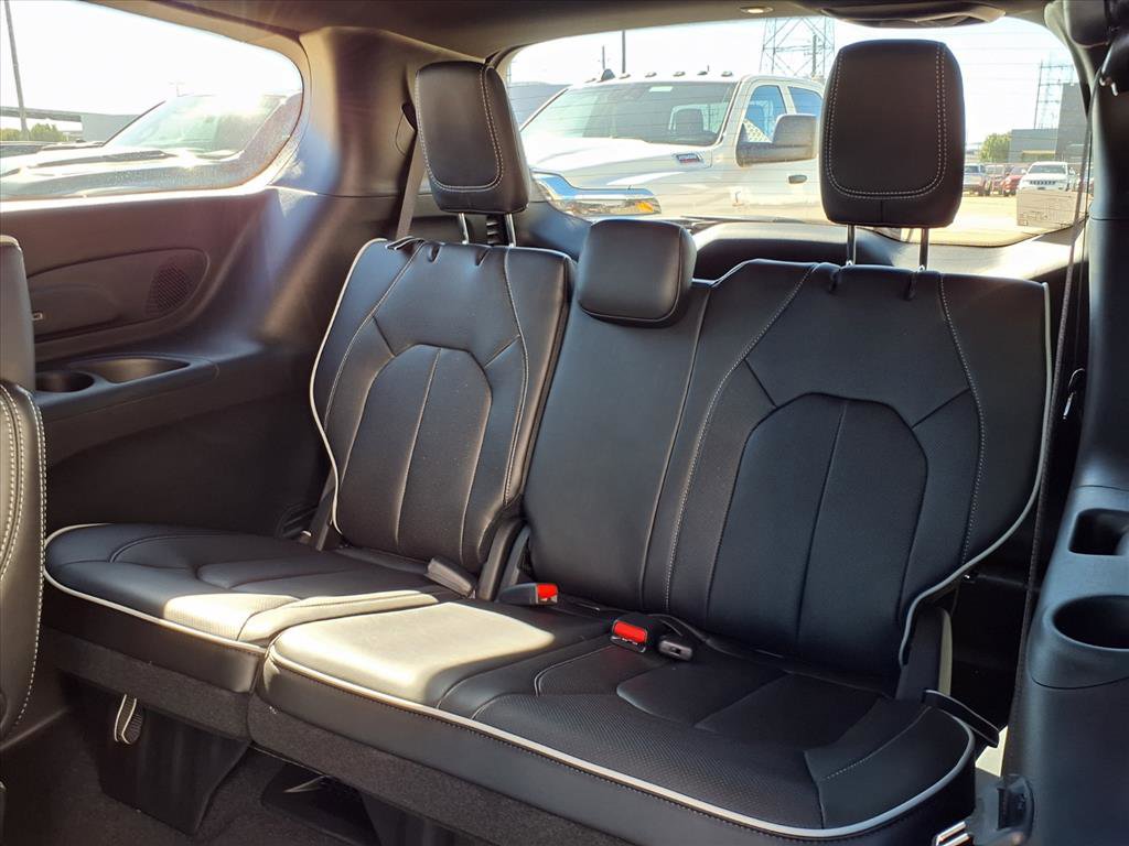 New 2026 Chrysler Pacifica Limited w/ S Appearance Package image 13