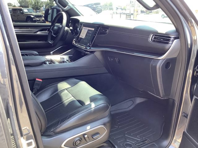 Used 2024 Jeep Wagoneer L 4WD w/ Premium Group I image 41
