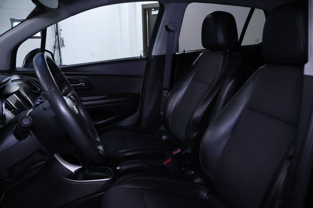 Used 2021 Chevrolet Trax LT image 11