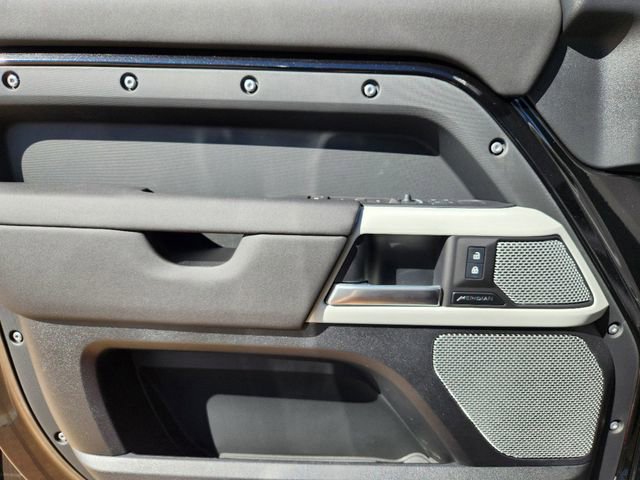 Used 2024 Land Rover Defender 130 S image 22