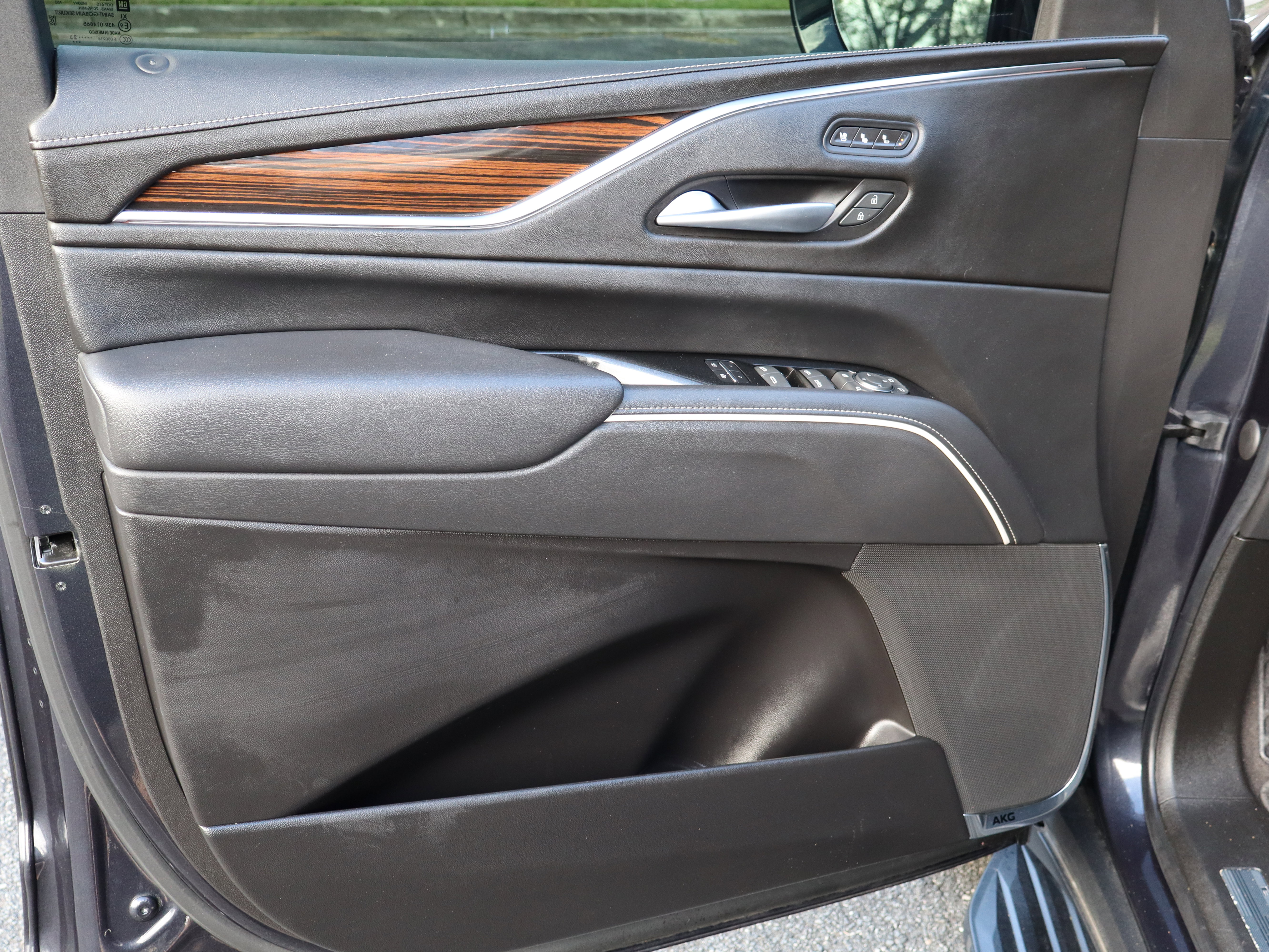 Used 2023 Cadillac Escalade Premium Luxury w/ LPO, Floor Liner Package image 18