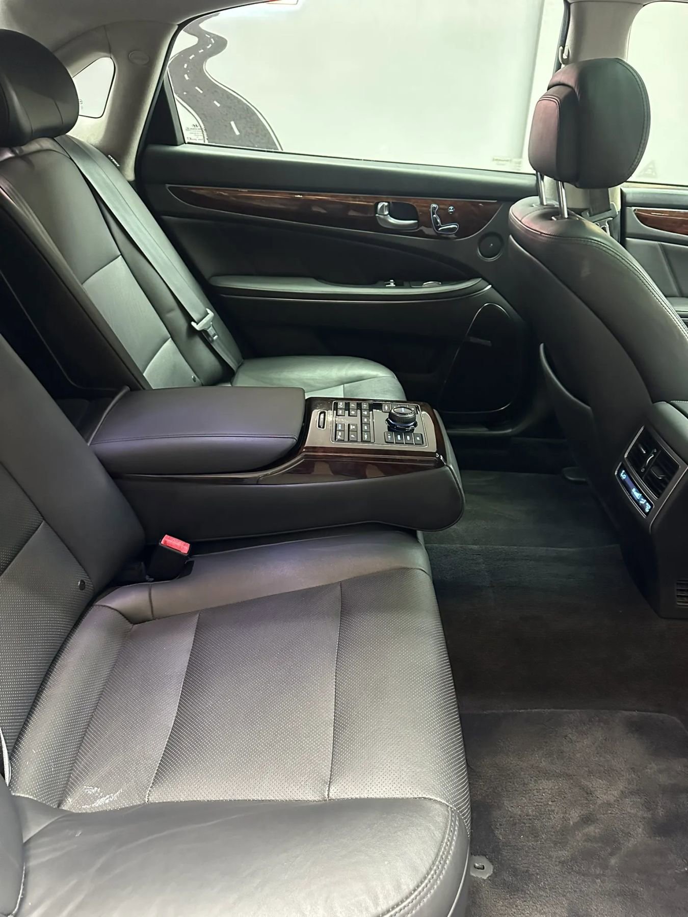 Used 2015 Hyundai Equus Signature RWD image 36