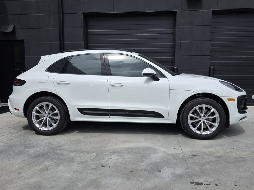 Used 2025 Porsche Macan T image 7