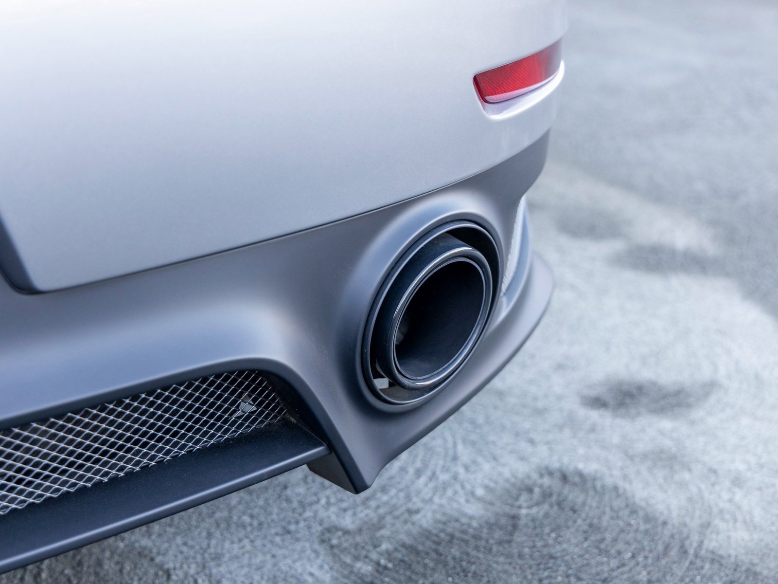 Certified 2018 Porsche 911 GT2 RS image 33