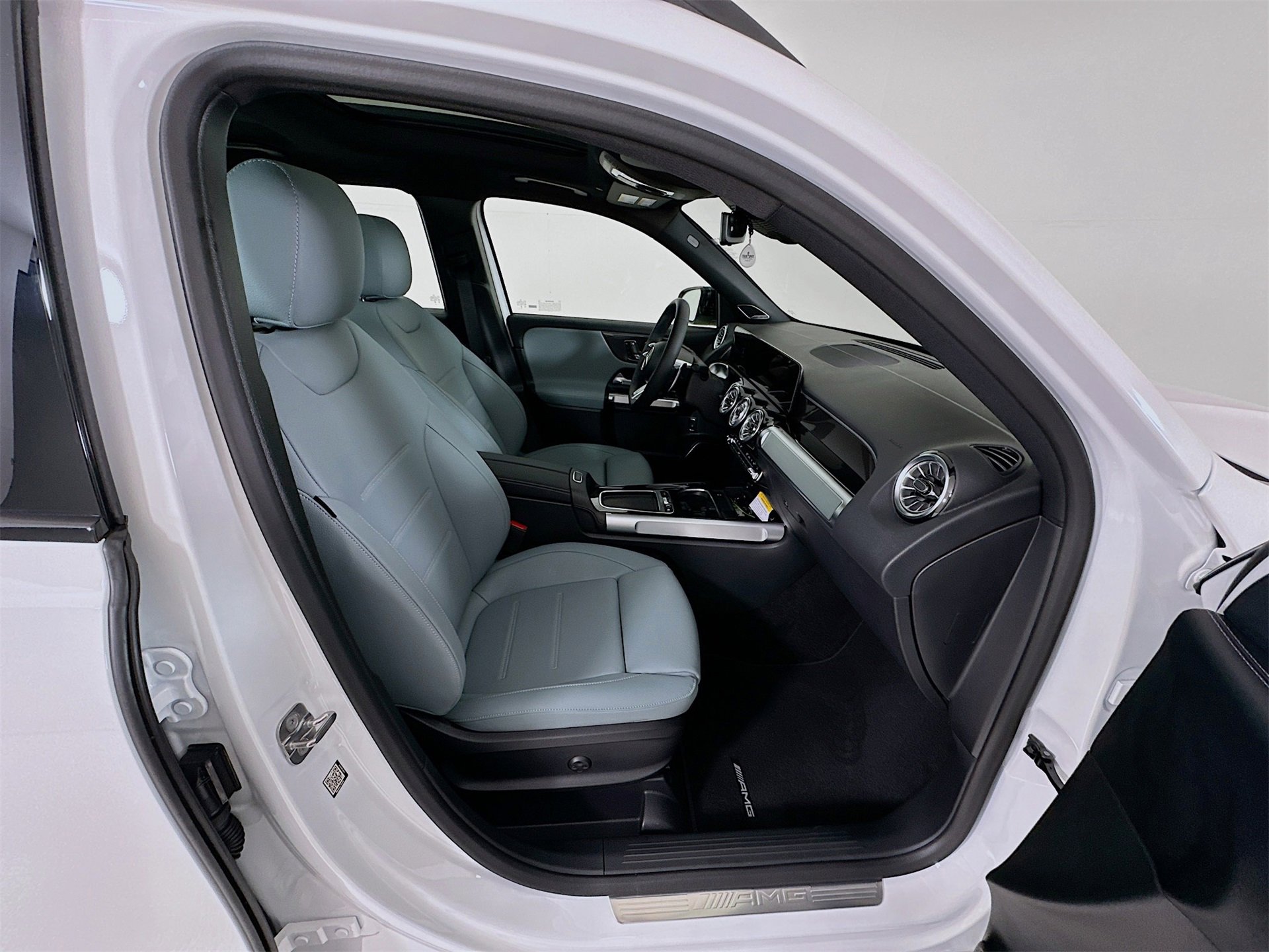 New 2026 Mercedes-Benz GLB 35 AMG 4MATIC image 32