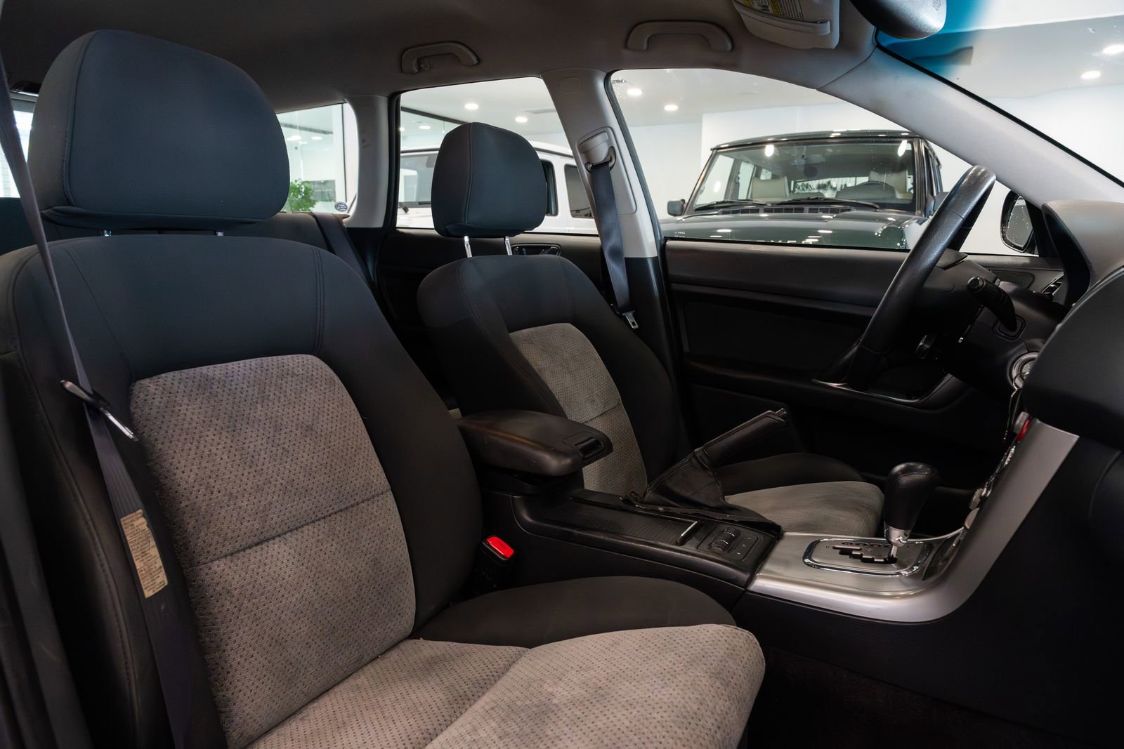 Used 2005 Subaru Outback 2.5i image 10