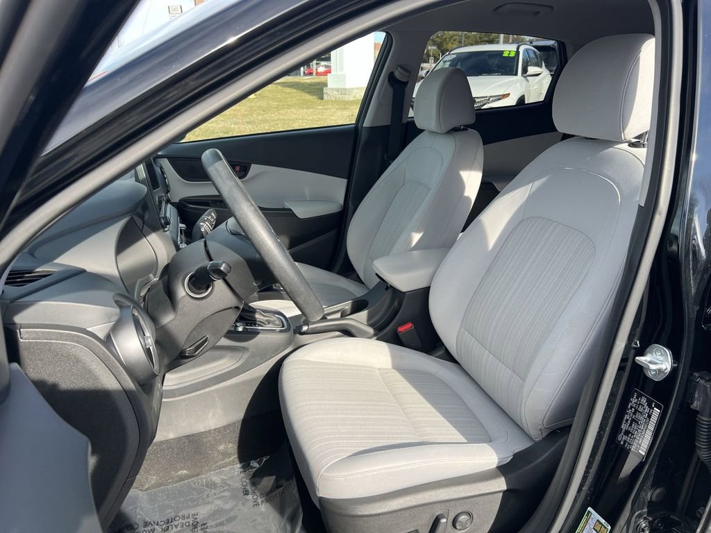 Used 2023 Hyundai Kona SEL w/ Winter Weather Package image 13