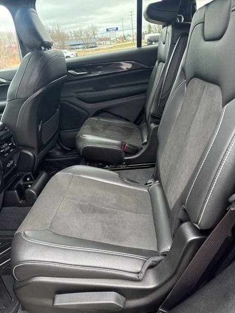 Used 2023 Jeep Grand Cherokee L Laredo image 15