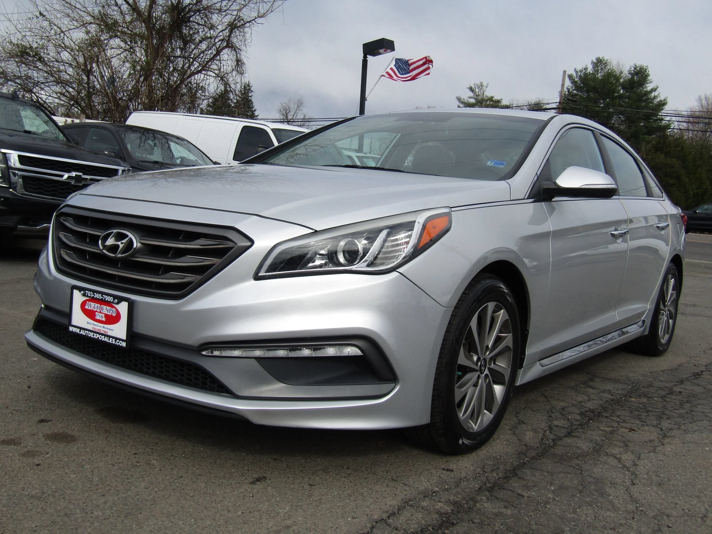 Used 2016 Hyundai Sonata Sport w/ Option Group 1V FWD image 3