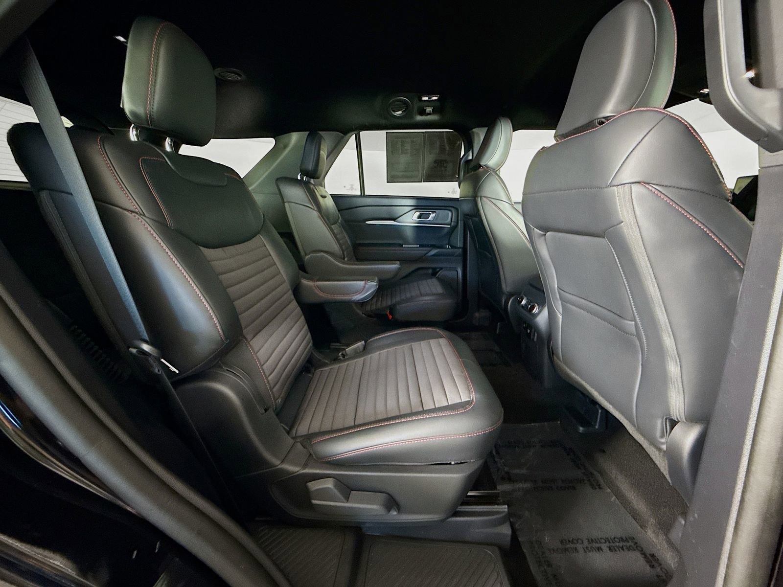 Used 2025 Ford Explorer ST-Line w/ Premium Package image 28