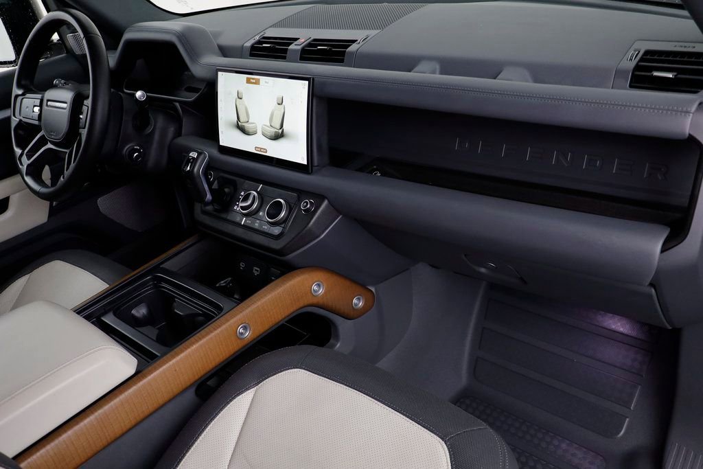 Used 2023 Land Rover Defender 130 X-Dynamic SE image 22