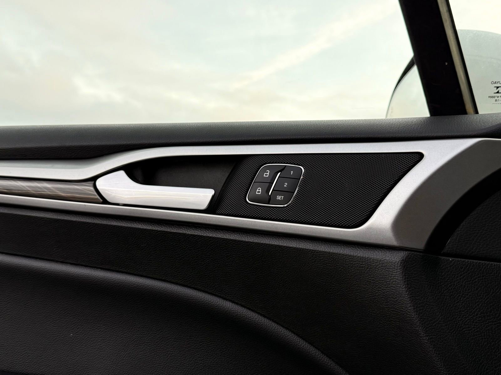Used 2018 Ford Fusion SE w/ Equipment Group 602A FWD image 27