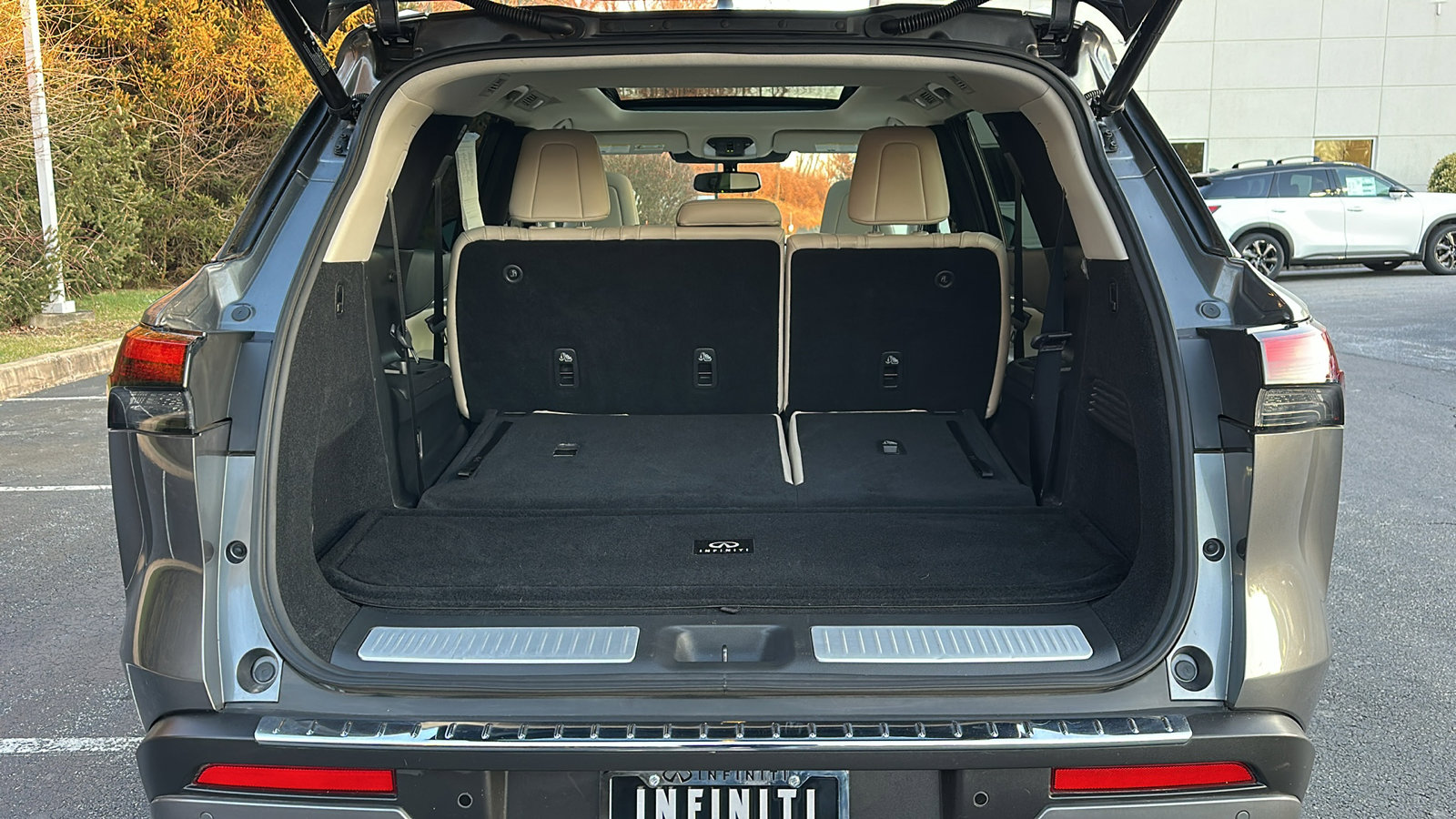 Certified 2022 INFINITI QX60 Luxe w/ Cargo Package image 6