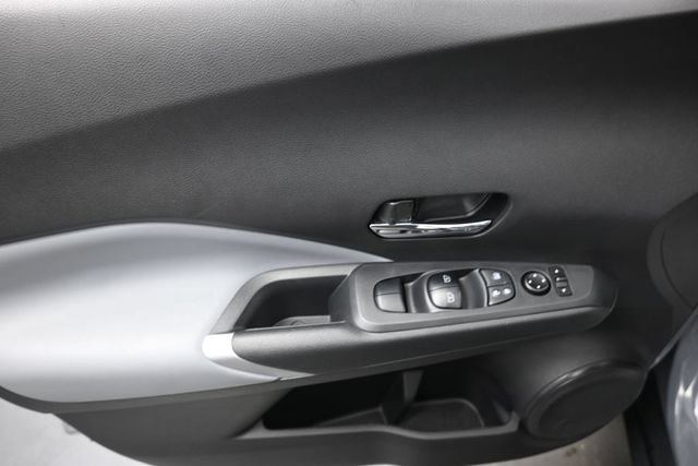 Used 2023 Nissan Kicks SR w/ SR Premium Package FWD image 13