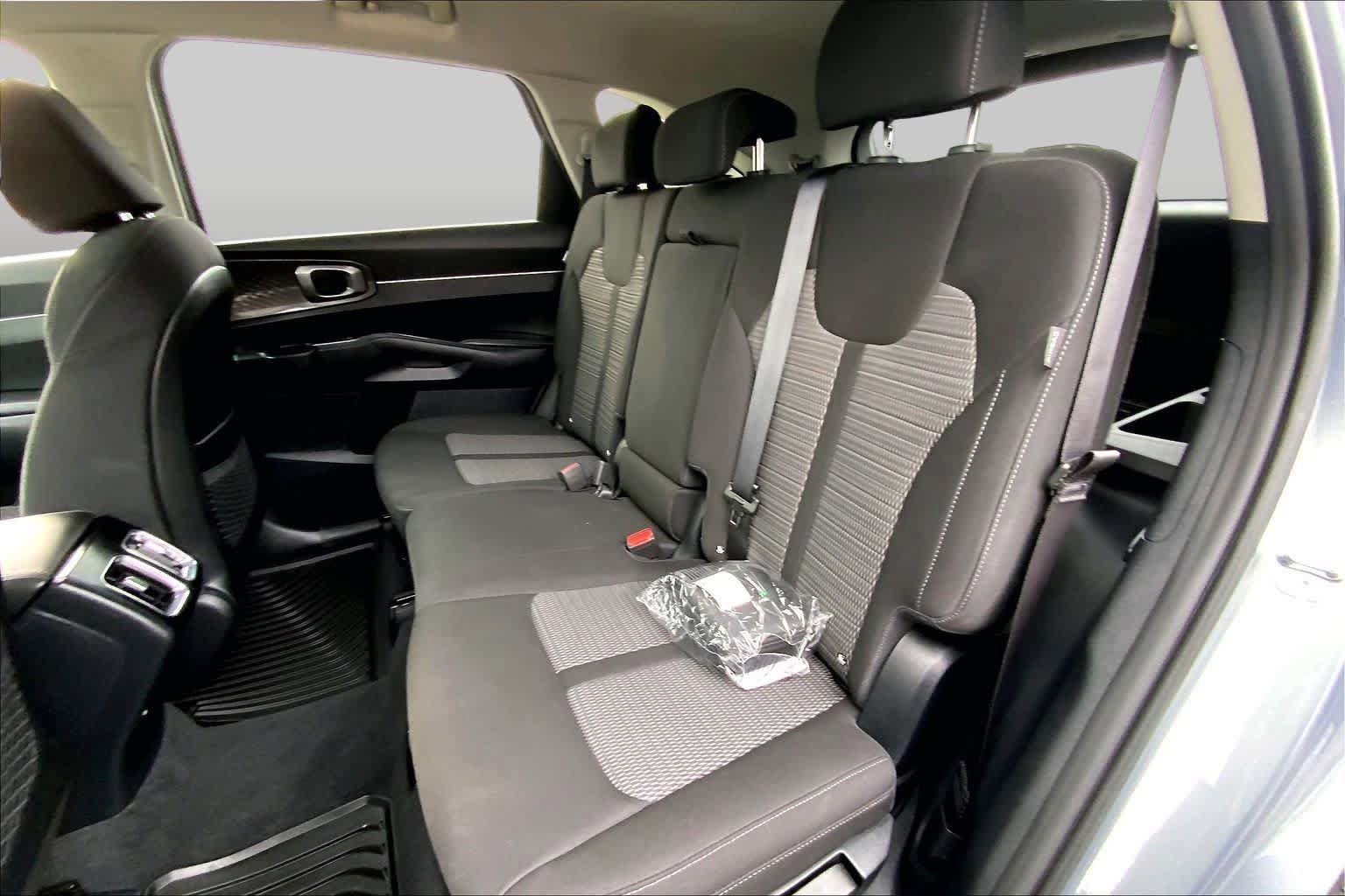 Used 2025 Kia Sorento LX FWD image 19