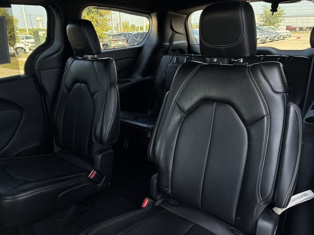 Used 2025 Chrysler Pacifica Select FWD image 19