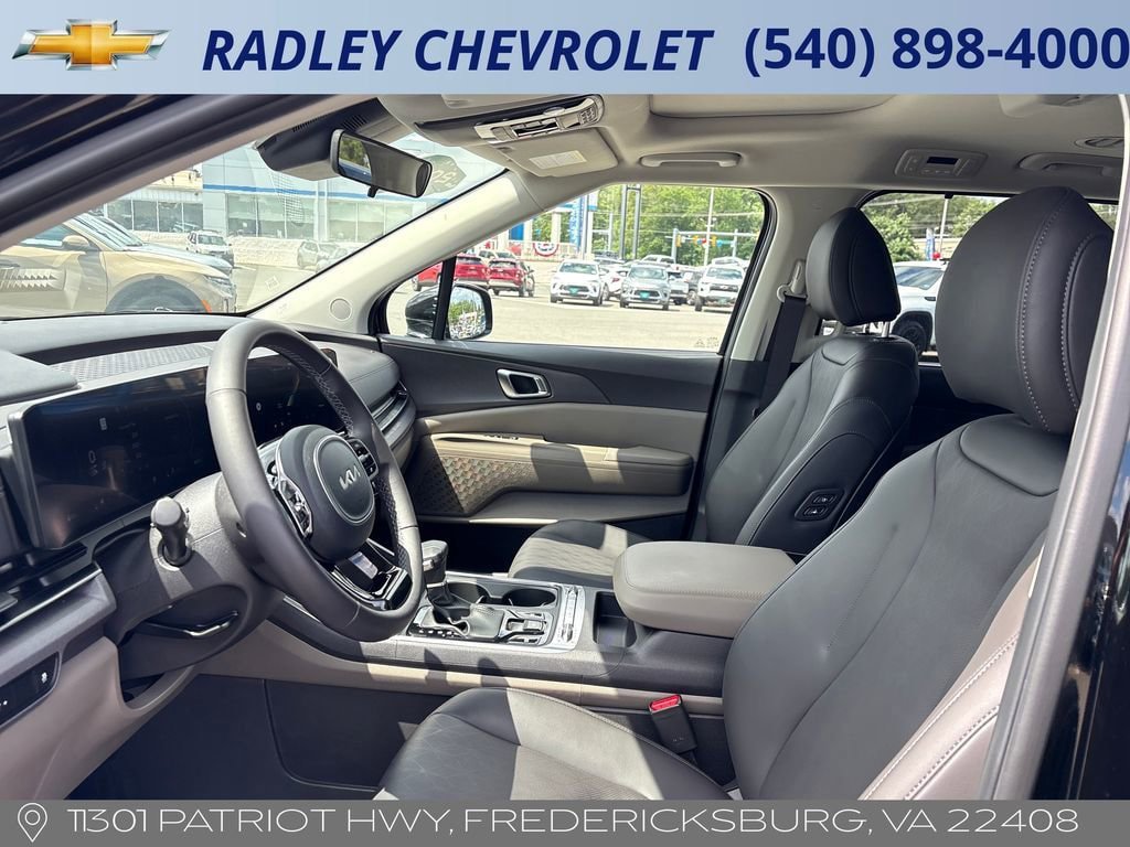 Used 2026 Kia Carnival SX FWD image 3