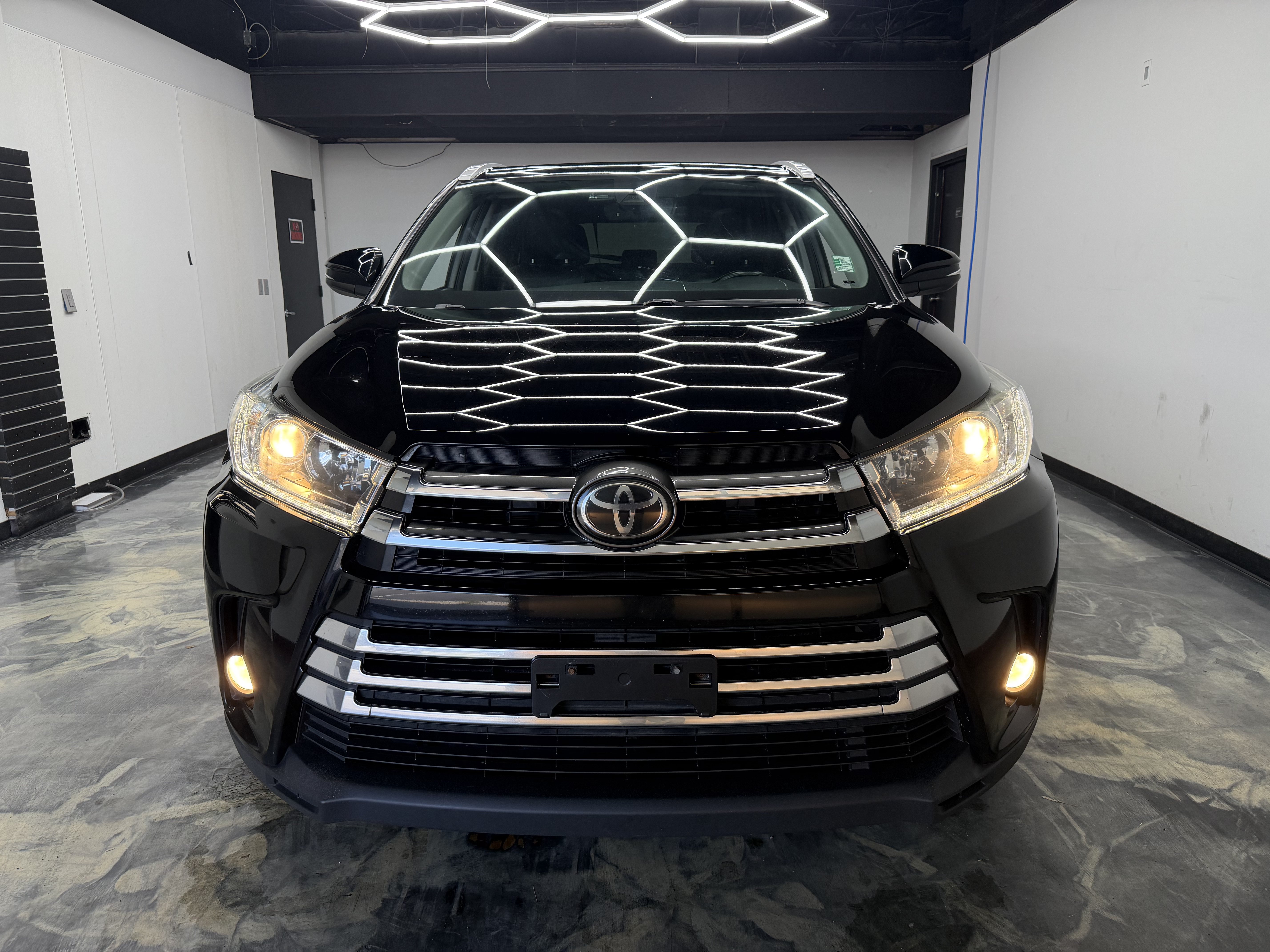 Used 2017 Toyota Highlander XLE AWD/4WD image 8