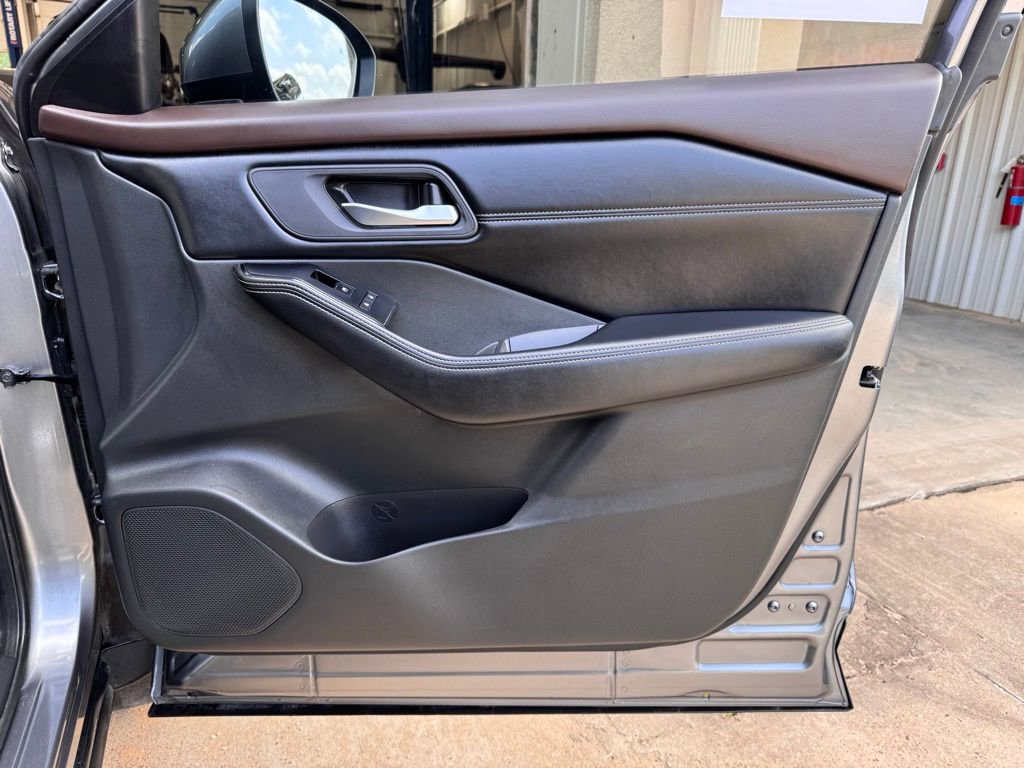 Used 2023 Nissan Rogue SV w/ SV Premium Package FWD image 19