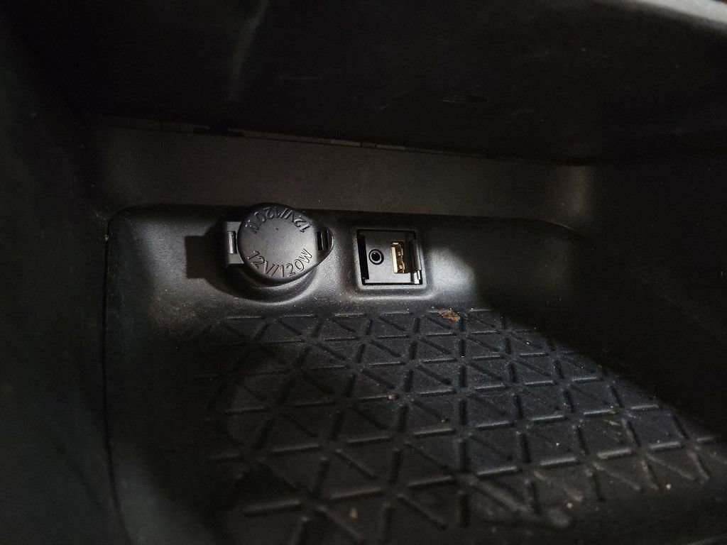 Used 2019 Toyota RAV4 XLE w/ Carpet Mat Package AWD/4WD image 19