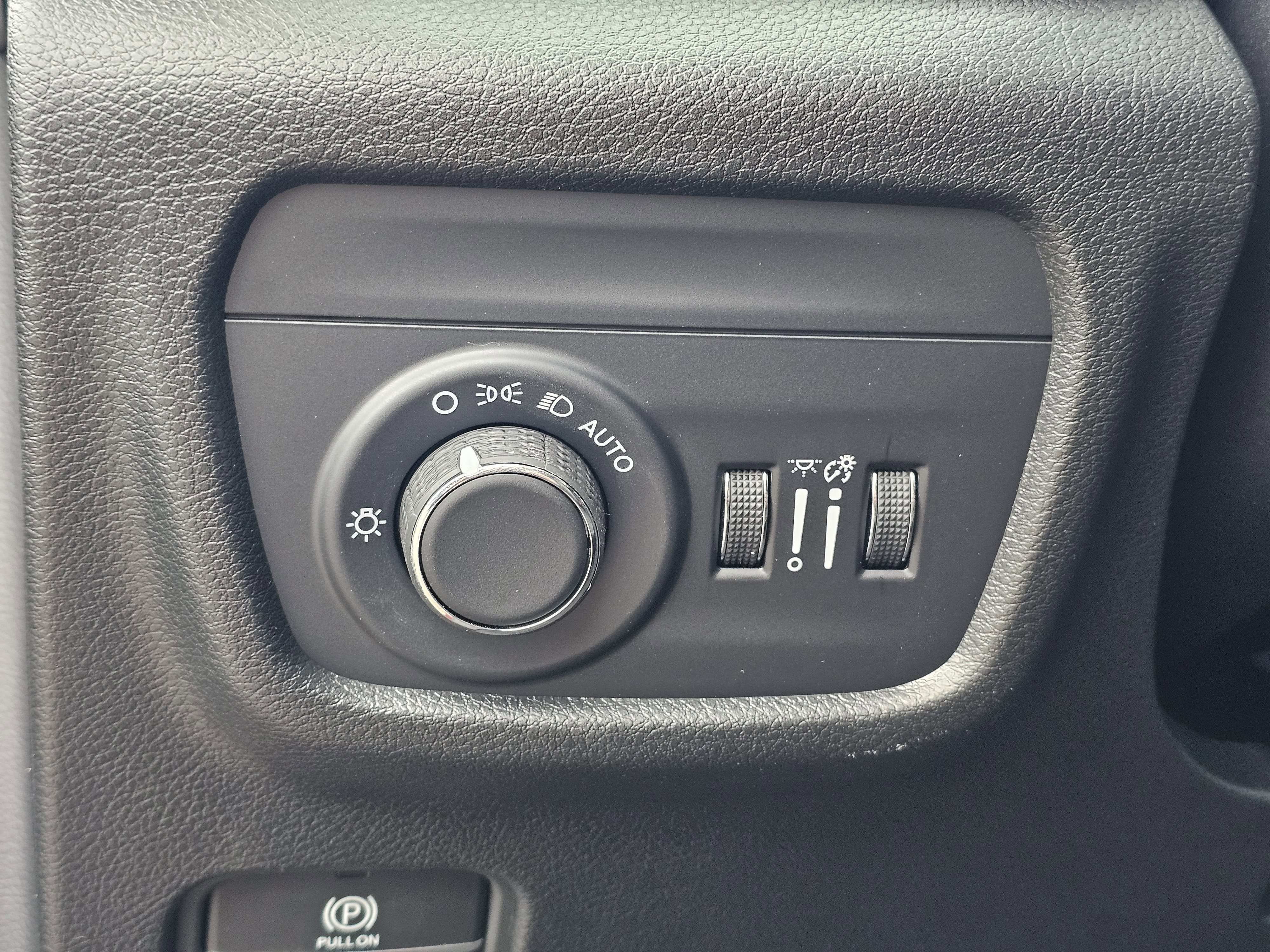 New 2025 Jeep Grand Cherokee Altitude image 15