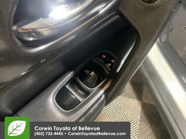 Used 2017 Nissan Rogue SV image 11