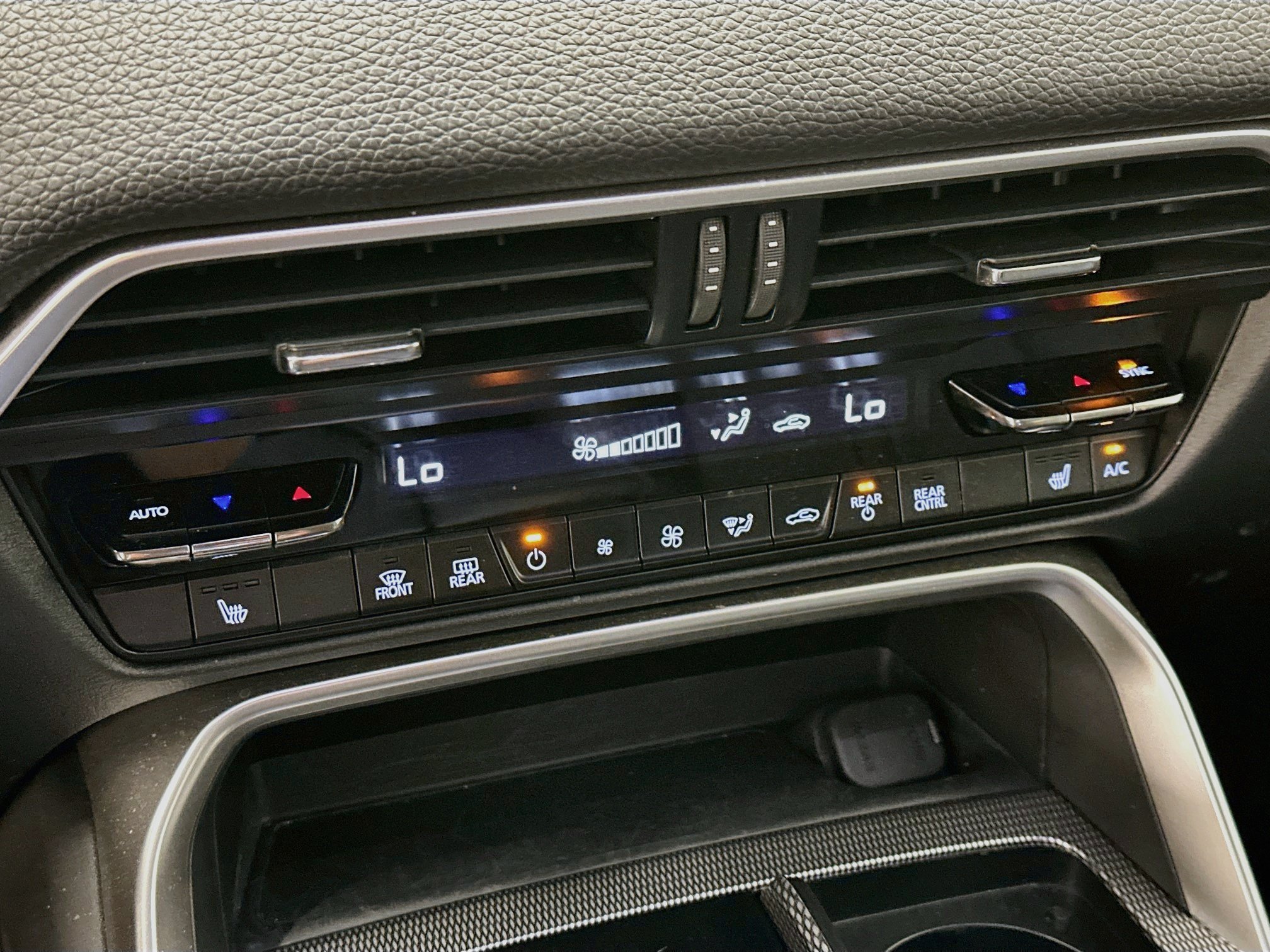 Used 2024 MAZDA CX-90 Plug-In Hybrid w/ Preferred AWD/4WD image 24