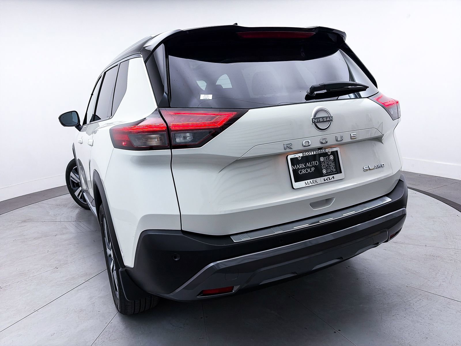Used 2023 Nissan Rogue SL w/ SL Premium Package image 4