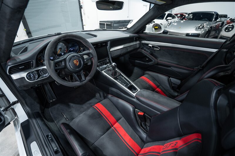 Used 2018 Porsche 911 GT3 RWD image 18