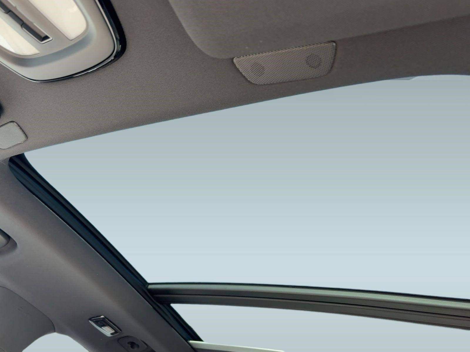 New 2026 Volvo XC90 T8 Plus w/ Protection Package Premier image 14