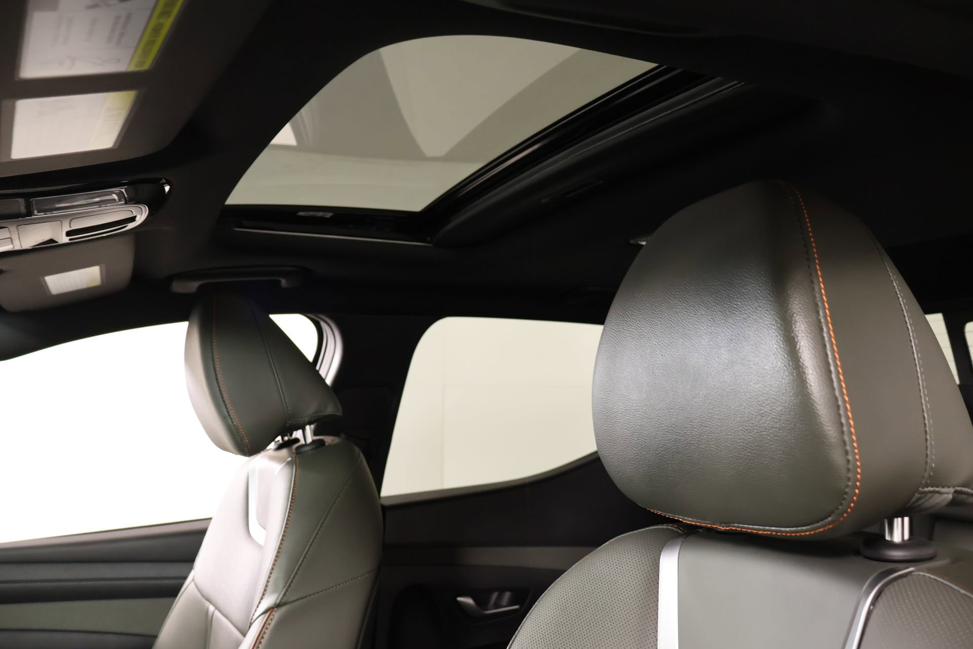 Certified 2025 Hyundai Santa Cruz Limited image 16