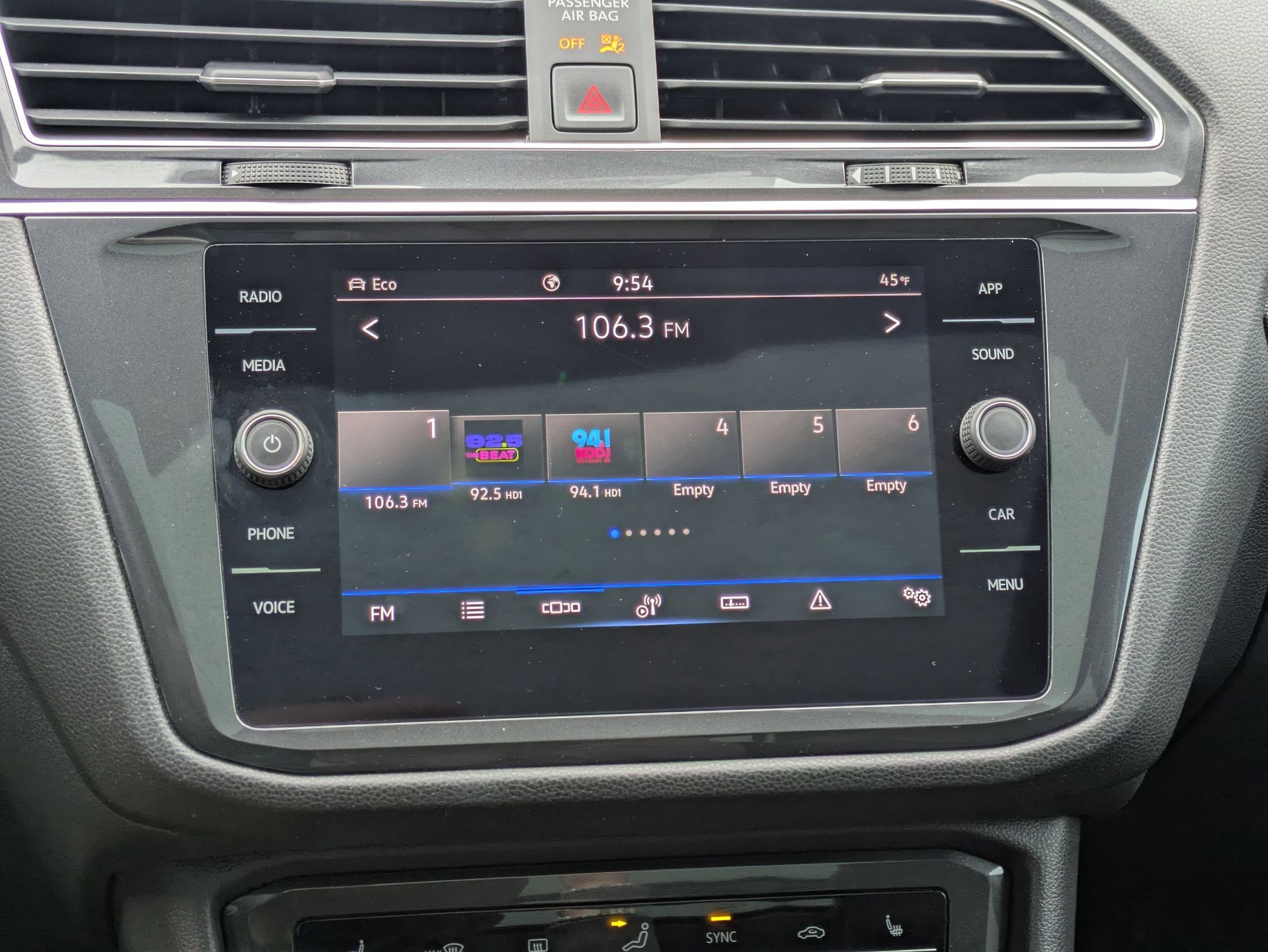 Certified 2024 Volkswagen Tiguan SE w/ Panoramic Sunroof Package image 26