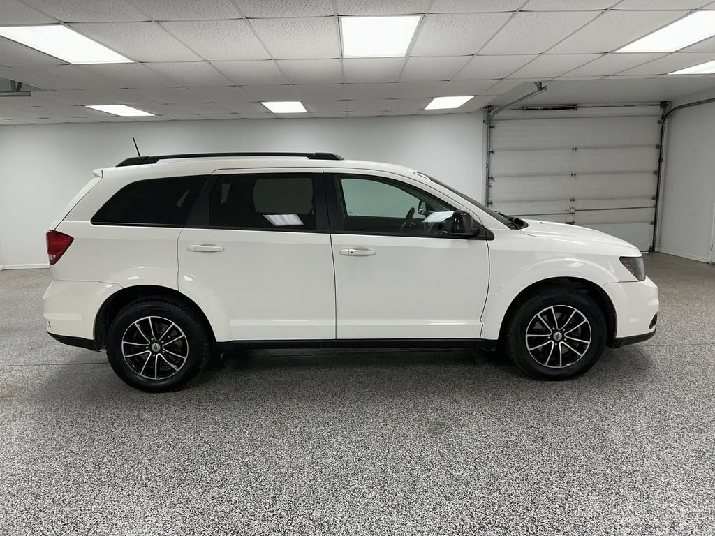 Used 2018 Dodge Journey SXT w/ Connectivity Group FWD image 9