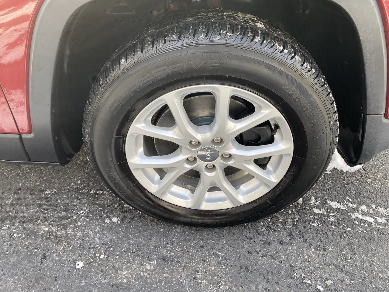 Used 2016 Jeep Cherokee Sport image 9