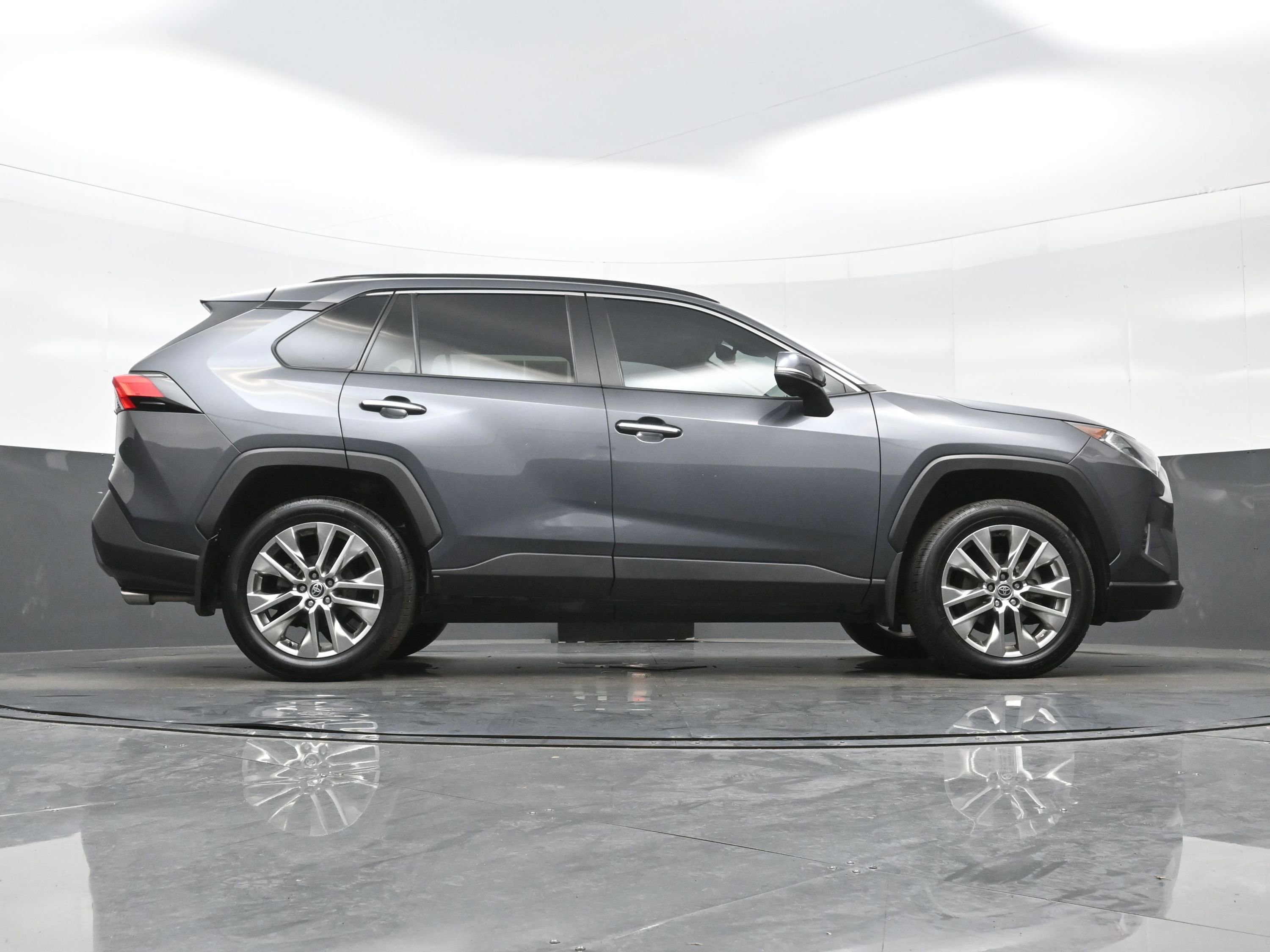 Used 2021 Toyota RAV4 Limited w/ Limited Grade Weather Package AWD/4WD image 32