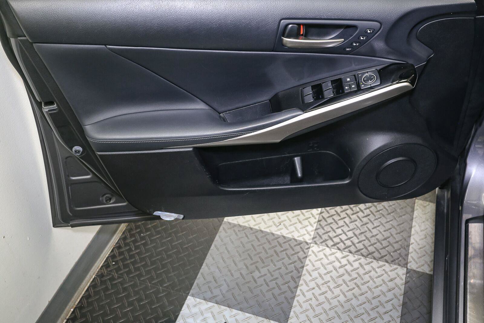 Used 2018 Lexus IS 300 AWD w/ Comfort Package image 40