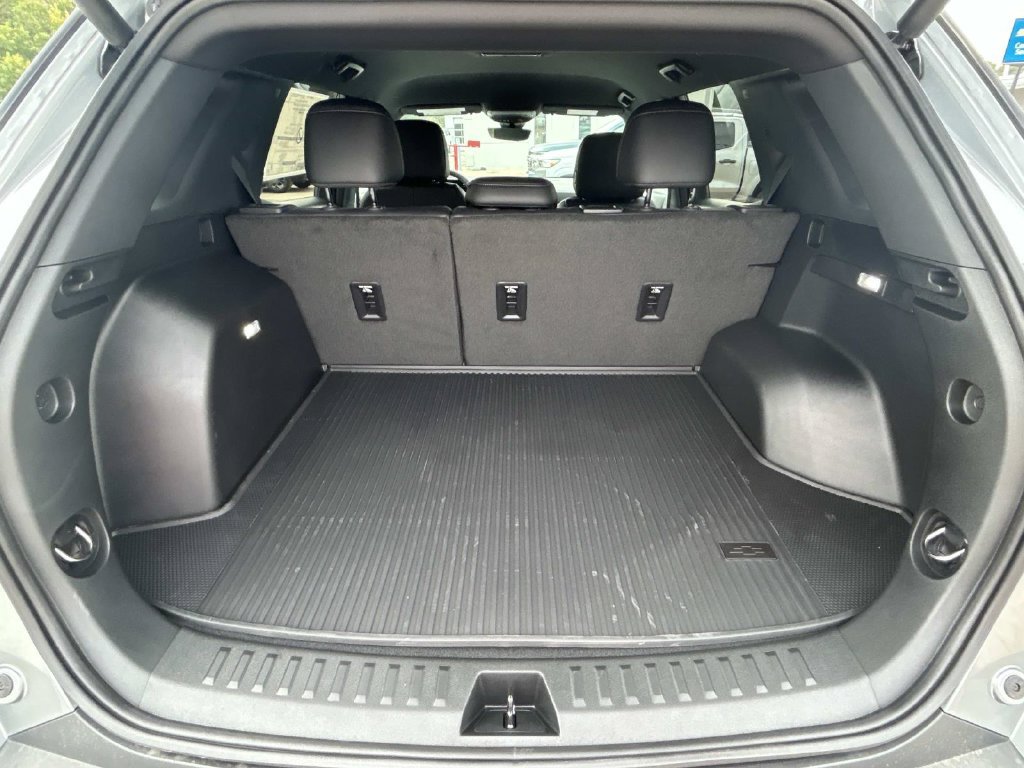 New 2027 Chevrolet Equinox LT w/ Convenience Package II FWD image 8