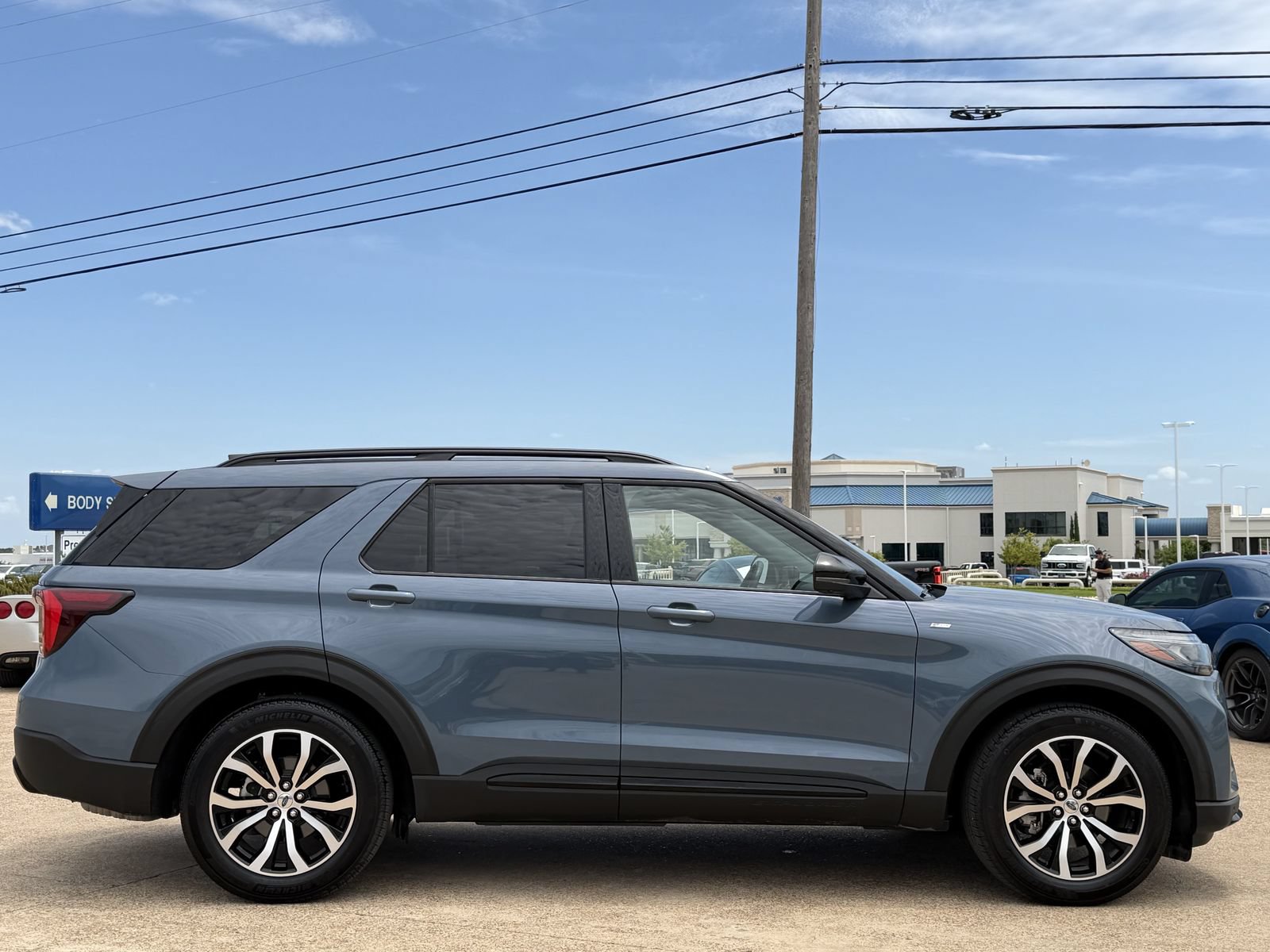 Used 2025 Ford Explorer ST-Line w/ Premium Package RWD video 3