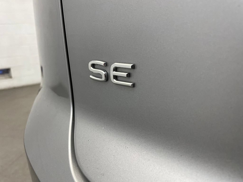 Used 2024 Volkswagen Atlas Cross Sport SE FWD image 11