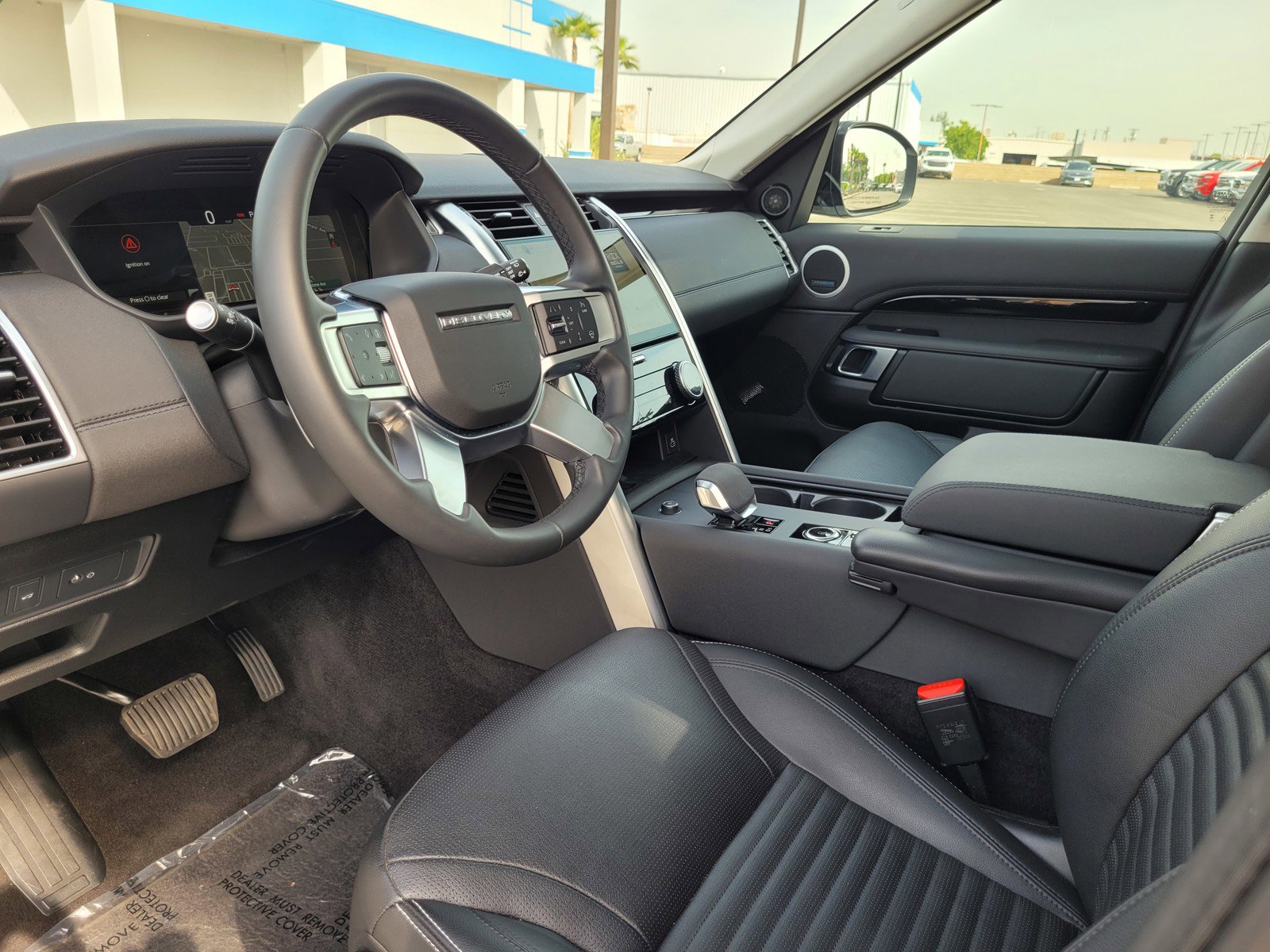 Used 2024 Land Rover Discovery S AWD/4WD image 9