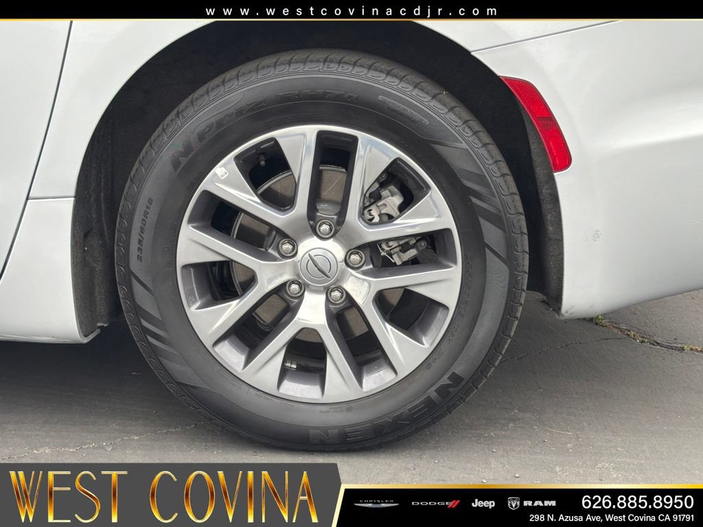 Used 2023 Chrysler Pacifica Pinnacle FWD image 18