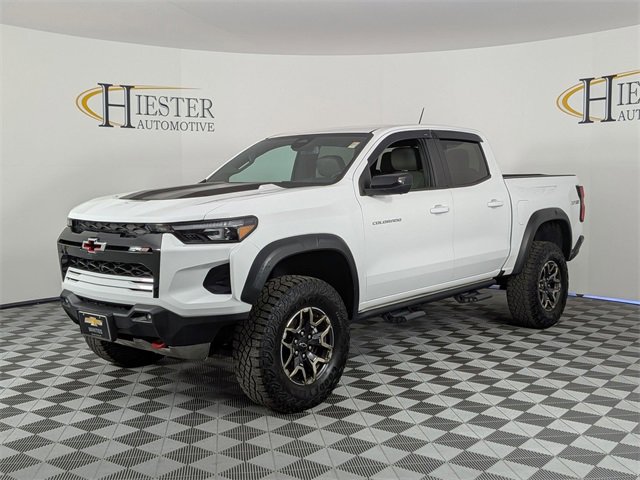 Used 2024 Chevrolet Colorado ZR2 w/ ZR2 Convenience Package III image 3