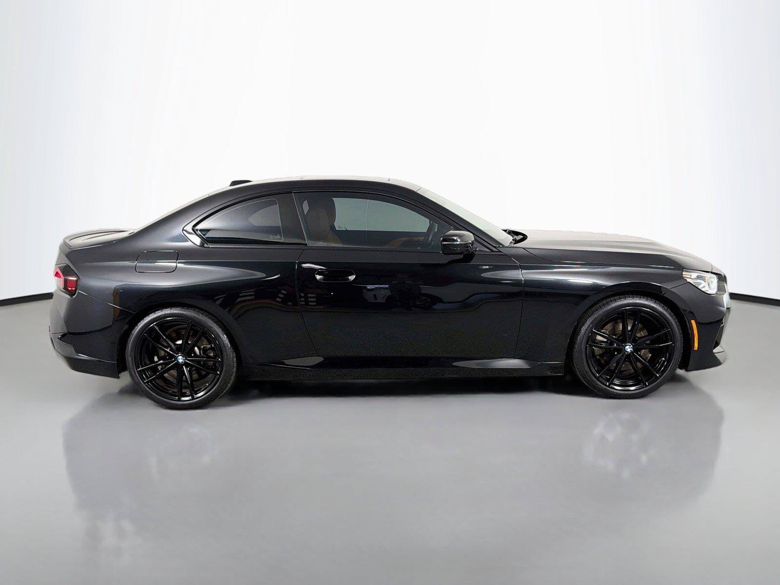 Used 2023 BMW 230i Coupe w/ M Sport Package RWD image 4