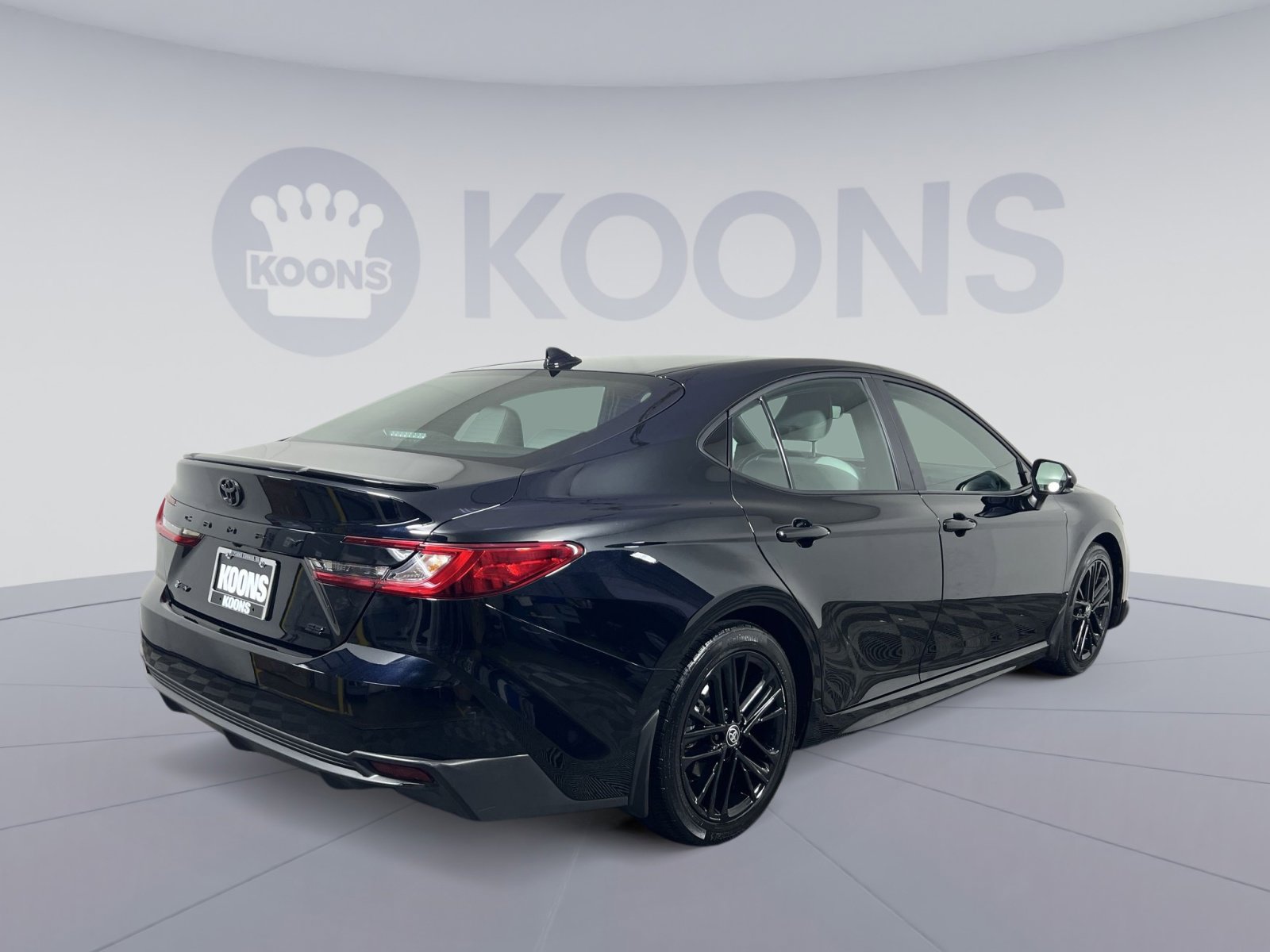 Used 2025 Toyota Camry SE w/ Convenience Package FWD image 11