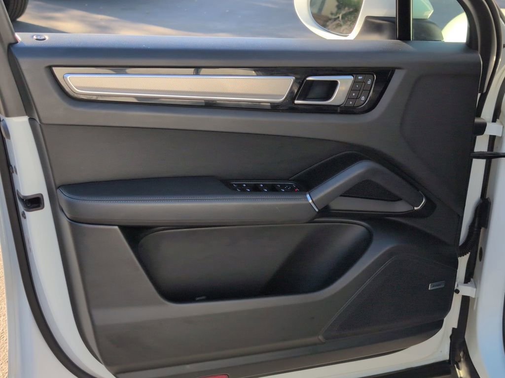 Used 2023 Porsche Cayenne Platinum Edition image 13