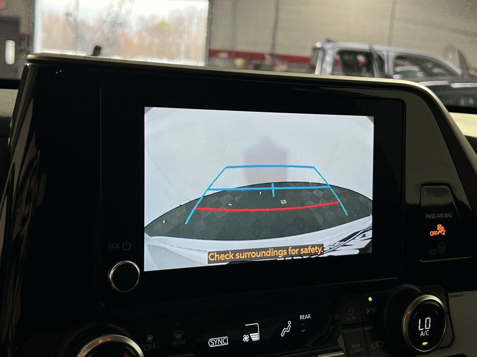 Used 2024 Toyota Highlander LE image 19